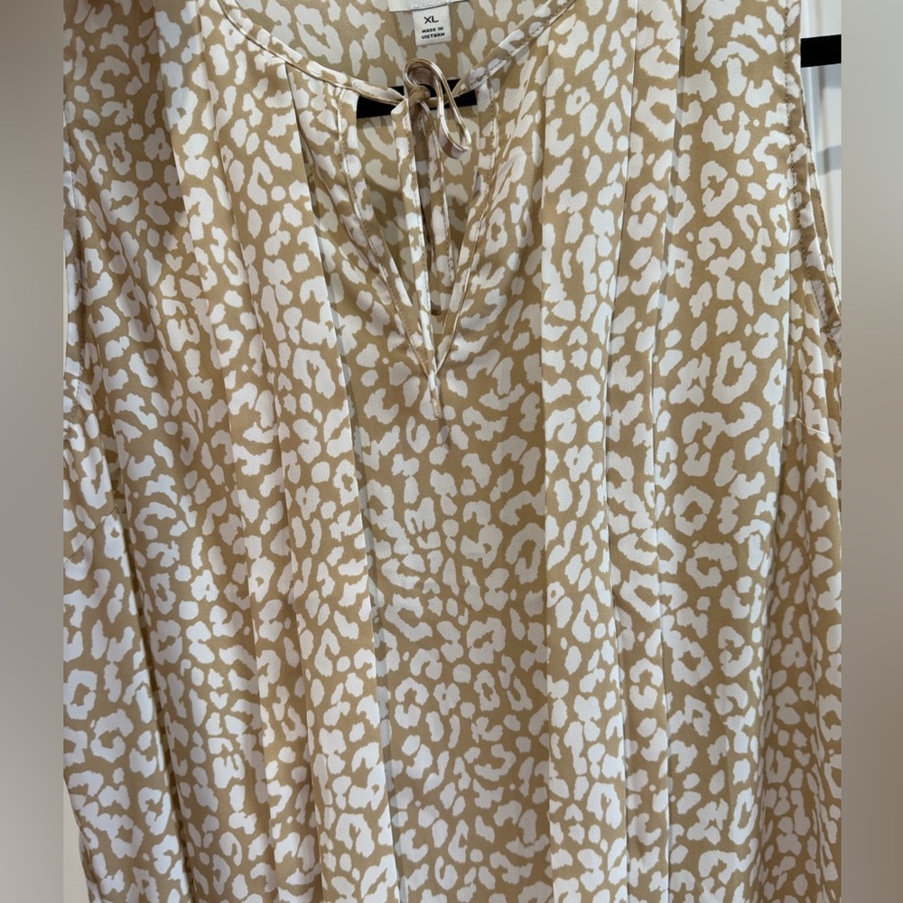 J. Crew Women's Beige Leopard Print 🐆Blouse - Picture 6 of 10